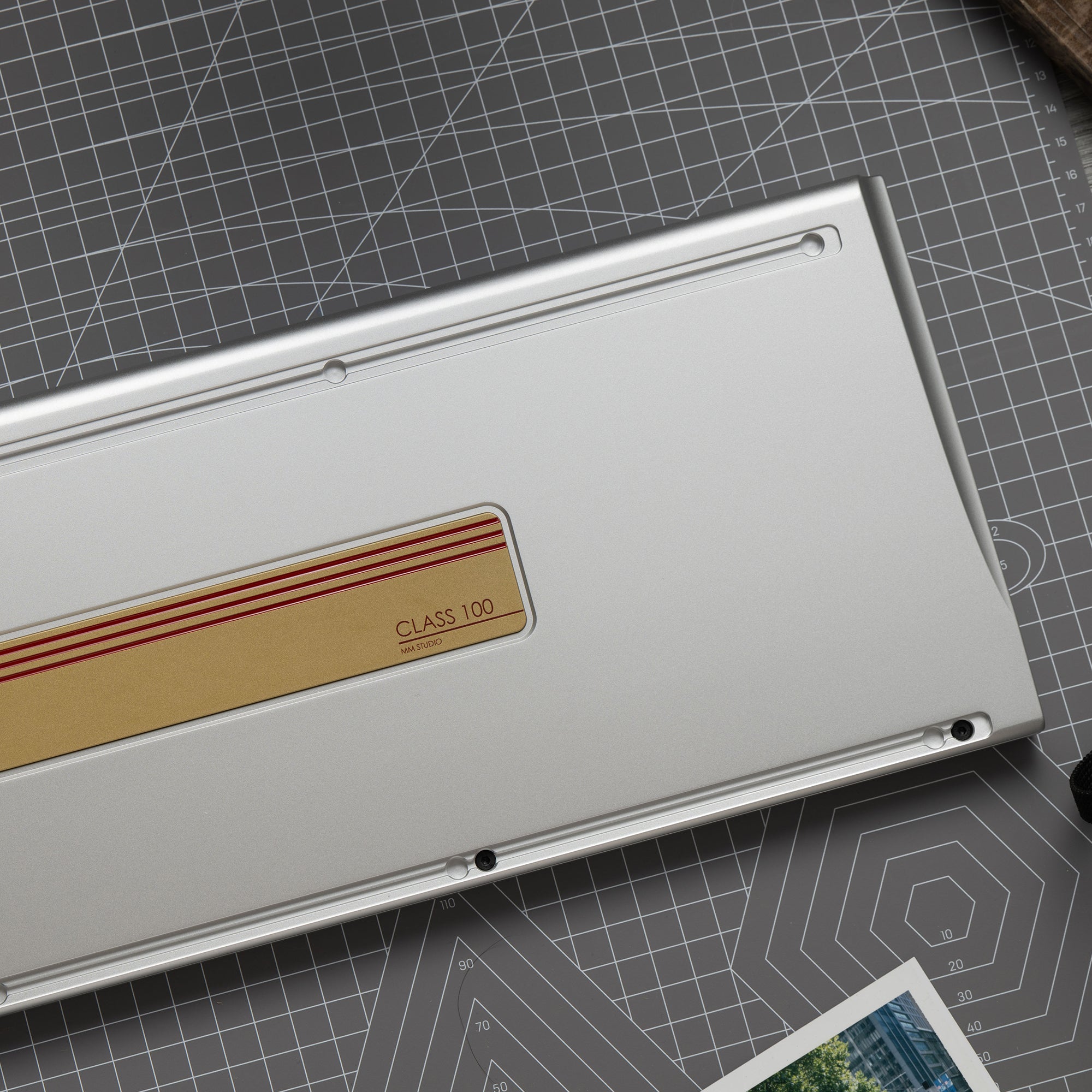 Class 100 keyboard image